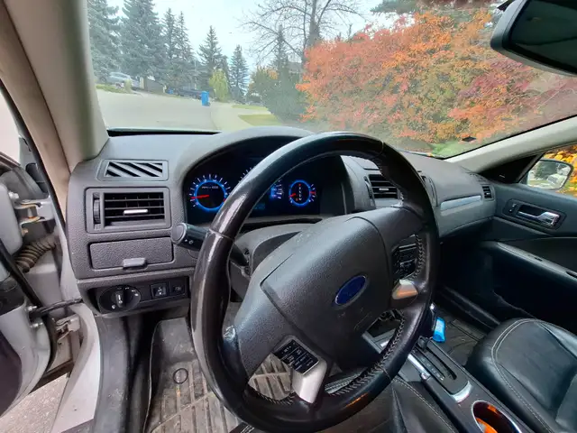 2012 Ford Fusion SEL AWD | 3.0L V6 | 197,823 KM in Cars & Trucks in Calgary - Image 5