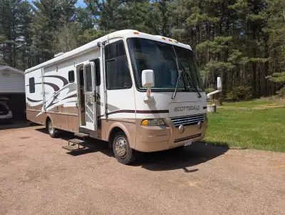 Workhorse chassis with 340hp 8.1 Vortec engine, Alison transmission. 80000 k. 4 new tires, excellent...