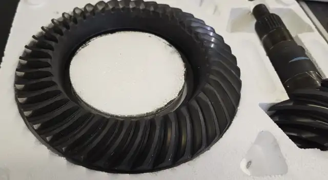 Ford 8.8 Rear End Ring And Pinion 4.10 Ratio in Transmission & Drivetrain in Calgary - Image 3