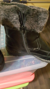 Women's Winter Boots Size 10 in EUC.