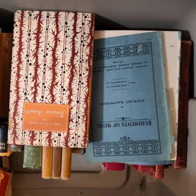 BOOKS.  Some Vintage/Antique.  Different Genres. in Fiction in Barrie - Image 8