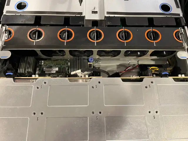 Lenovo RD650 Xeon E5-2699v3 2x 18 Cores 128GB DDR4 Rack Server in Servers in St. Catharines - Image 5