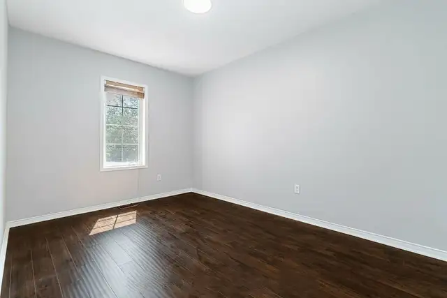 3 Bedroom Entire House For Rent in Long Term Rentals in Mississauga / Peel Region - Image 9