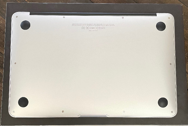 MacBook Air 11-inch in Laptops in Calgary - Image 4