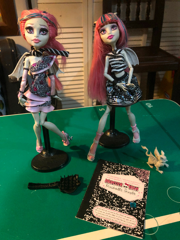 Rochelle Goyle MH Monster High Set 2x 12"Dolls Gargoyle Display in Toys & Games in Markham / York Region - Image 2