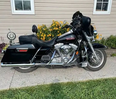 Selling my 2006 Harley Davidson Electraglide. This bike has many extras! Great sound with Cobra Neig...