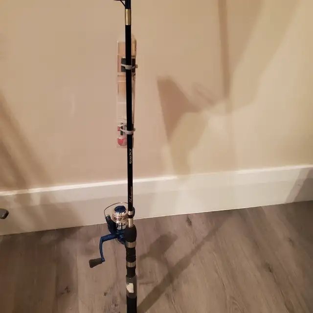 SHAKESPEARE Fishing Rod , Reel and tackle box in Fishing, Camping & Outdoors in City of Toronto - Image 3