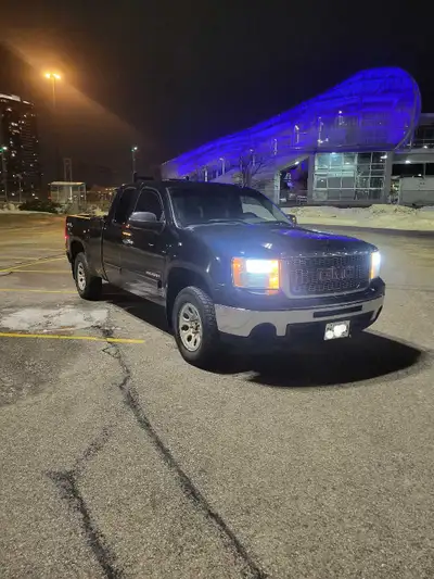 2011 GMC Sierra 1500 4.8L V8 Ext Cab, Everything Works, 4x4 on the floor. Runs Good, and in good sha...