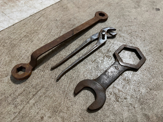 Antique hand tools. Wrenches. Shop/ Garage tools. All for $10 in Hand Tools in Brantford - Image 3