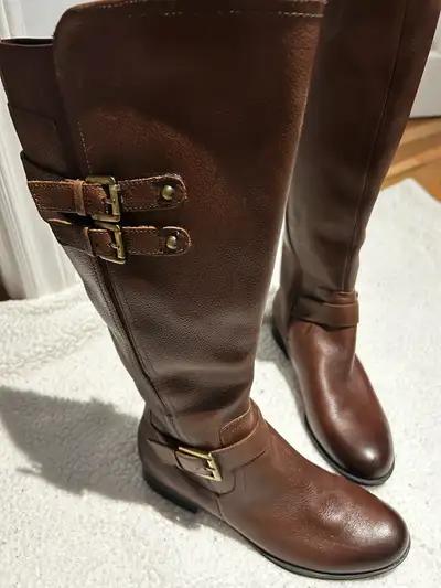 Women’s footwear, View more