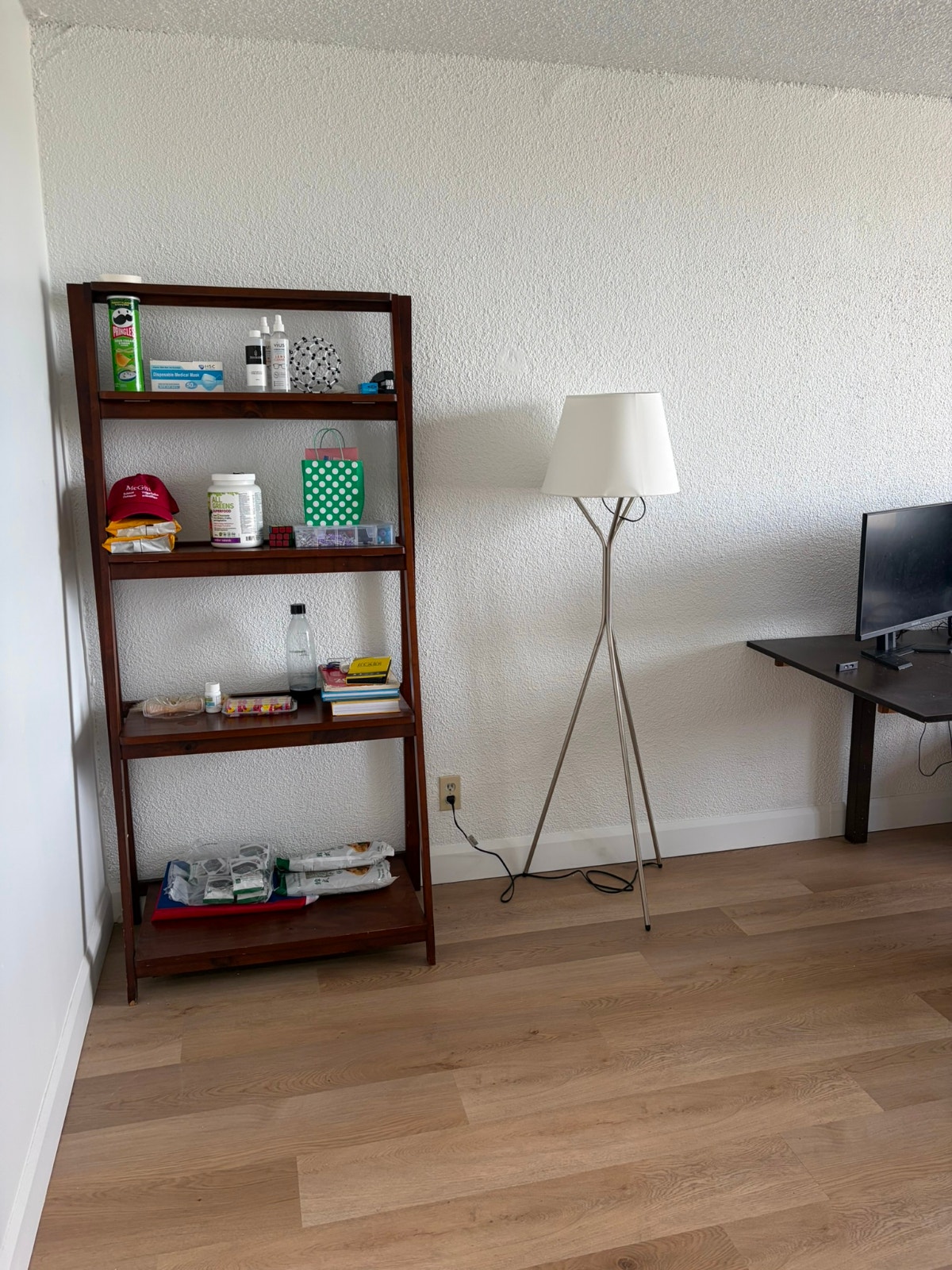 Studio for Rent Studio à louer Move in Negotiable Aug/Aout — photo 3