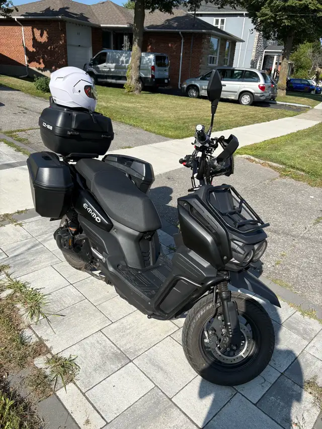 2025 Emmo NOK E-Bike. Like - New. Well Maintained