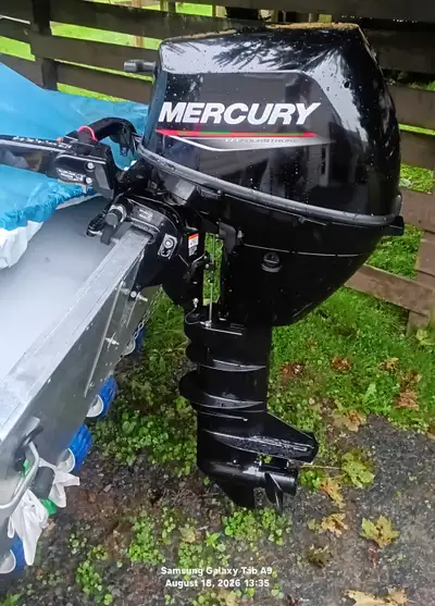 4 stroke outboard motor like new, 3 hour fresh water usage, long shaft, manual start, electronic fue...