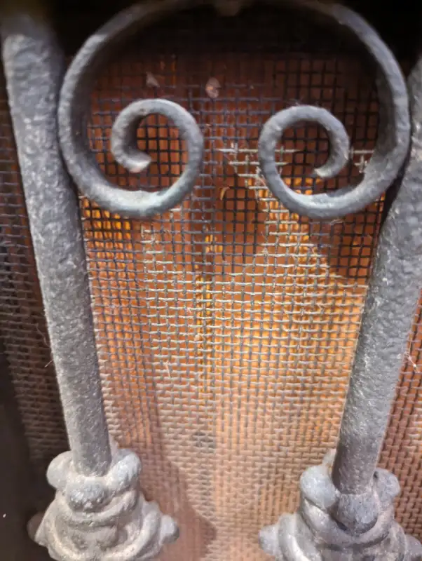Antique Salvage cast iron fireplace doors in Fireplace & Firewood in Owen Sound - Image 4