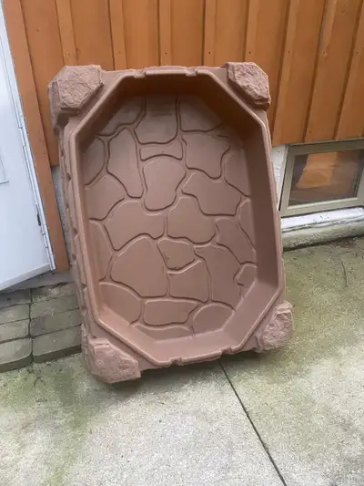 Sandbox, perfect condition, watertight! bigger than it appears in the photo, around 4x3. comes with...