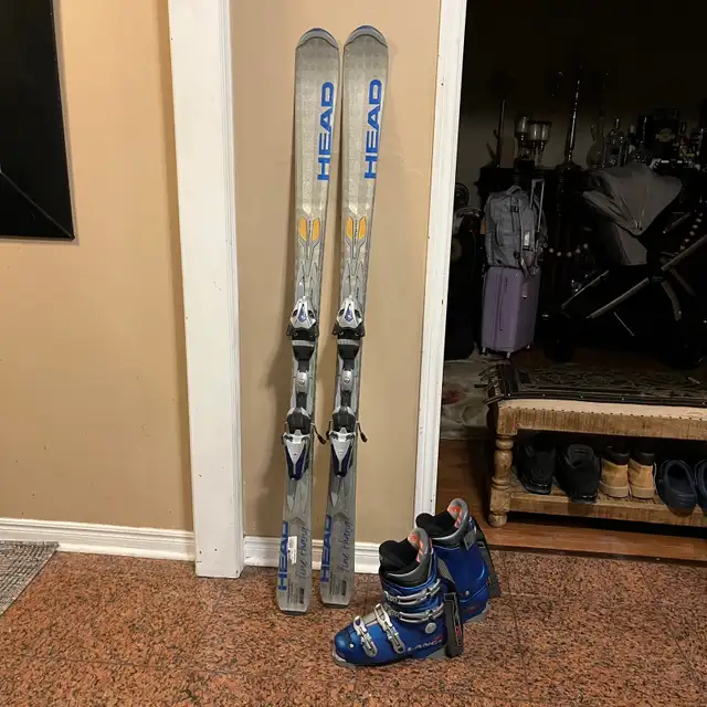 149 Head ski Fiber  jacket . All mountain  with boots Boots  in Ski in Markham / York Region - Image 2