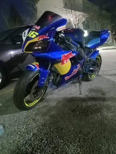 2003 R1 for sale full custom not running needs battery to many parts to list everything new..