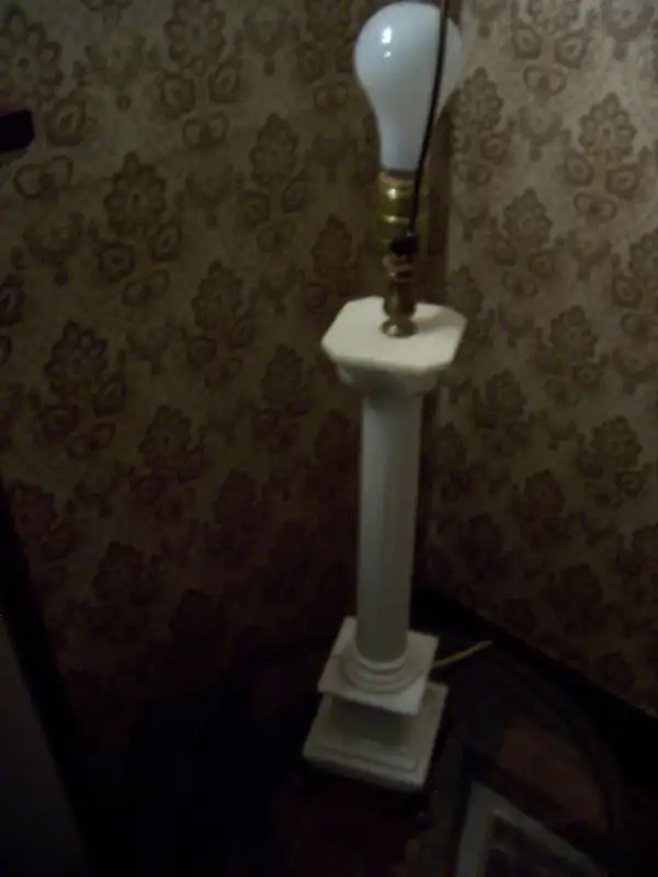 Antique alabaster-marble large pillar table lamp in Home Décor & Accents in Trenton - Image 4
