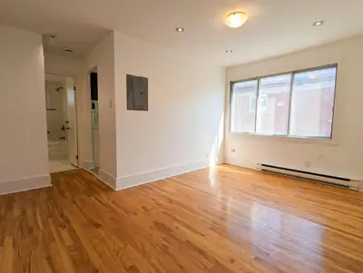 Beau 3 1/2 rénové à Ahuntsic -2éme étage -1 chambres à coucher fermée -Entrée laveuse sécheuse dans...