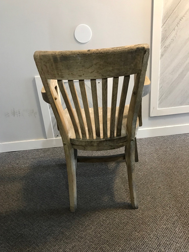 Vintage white oak chair in Chairs & Recliners in Edmonton - Image 2