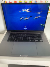 MacBook Pro i9 8core 2.3GHz 16GB 1TB fully loaded