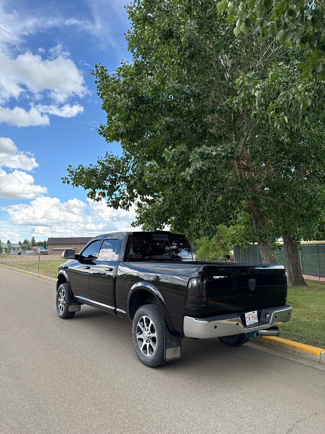 2012 ram 3500 Cummins  in Cars & Trucks in Lethbridge - Image 2