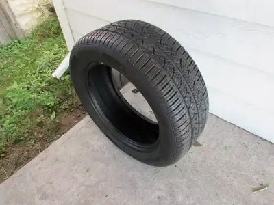 235/55-17 Continental True Contact all seasons tire *ONE TIRE ONLY* 95% tread remaining Only one tir...