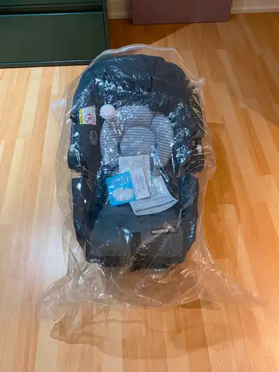 Graco SNUGRIDE 30 child car seat. New/Never Used. Good up to 30 pounds. Retails around $250 will sel...