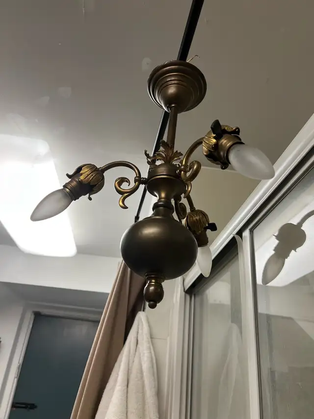 Lustre Vintage en Laiton Suspendu / Vintage Brass Chandelier in Indoor Lighting & Fans in City of Montréal - Image 5