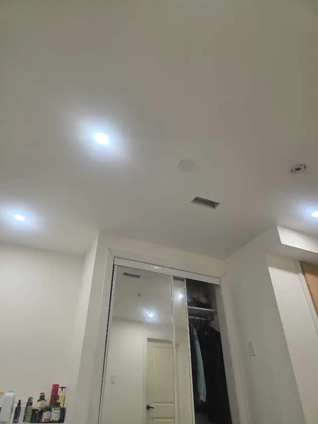 LOOKING FOR A PRIVATE ROOM