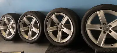 Selling a set of Pirelli Sottozero winter tires mounted on Audi rims. The tire size is 225/50 R17. T...