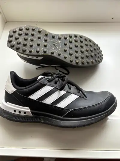 Men’s size 8 golf shoes, View more
