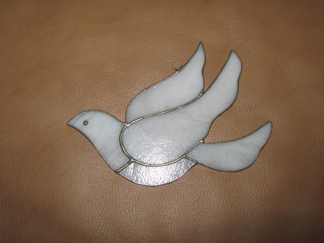STAINED GLASS DOVE 5"x 7" in Arts & Collectibles in Winnipeg