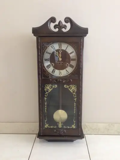 Vintage Antique Pendulum Hanging Wall Clock This clock is in excellent condition considering its age...