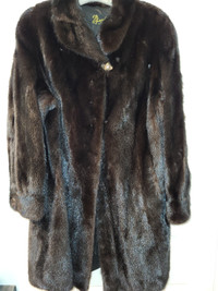 Manteau de vison. Mink fur coat. XL