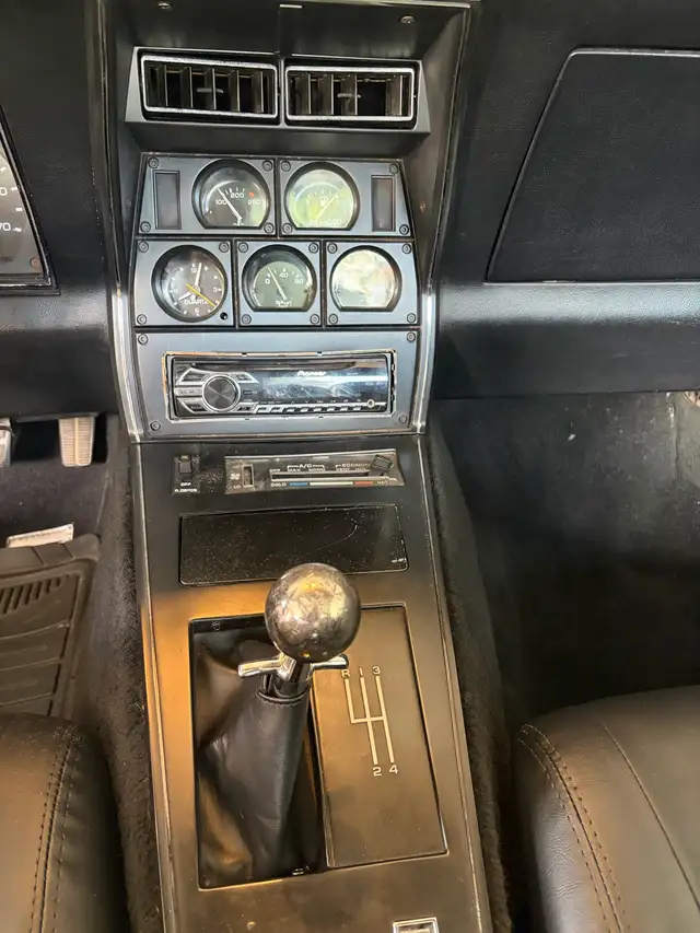 1981 Corvette 4 speed 472758602202490883