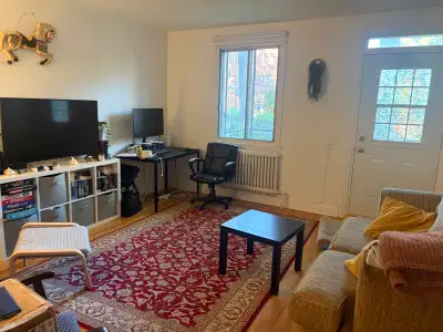 (Anglais ci-dessous) Transfert de bail – Disponible à partir du 1er septembre. Animal acceptée! Prim...