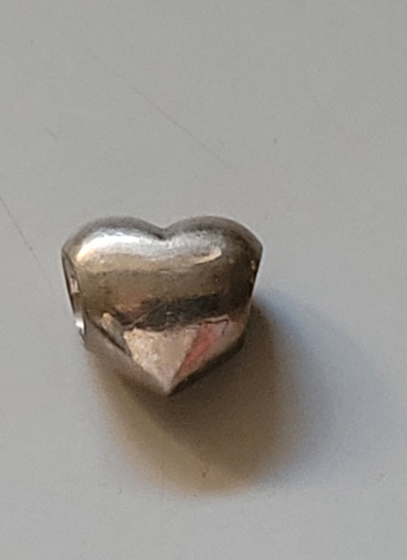 Authentic Pandora Sterling Silver Heart Bead Charm in Jewellery & Watches in Oshawa / Durham Region - Image 3