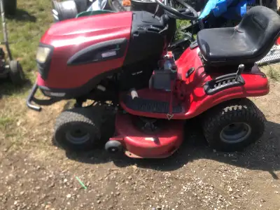 This Craftsman lawn tractor is a reliable, pre-owned machine ready to tackle your yard maintenance n...