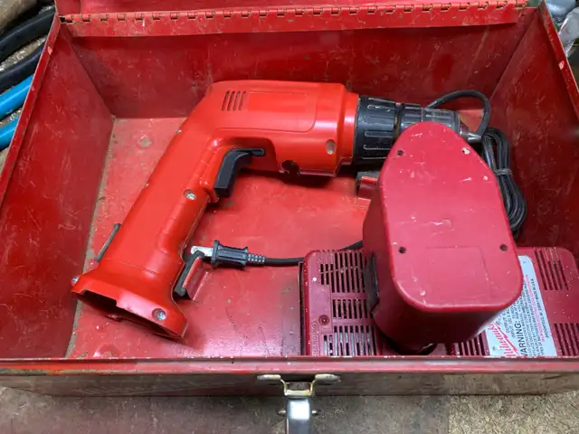 Vintage tool box and drill in Power Tools in Oshawa / Durham Region - Image 7