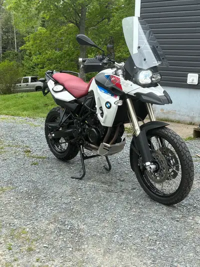 2010 BMW f800gs it has 48,250km just MVI, has hand ￼guards,heated grips ￼ABS brakes,LED head lights,...