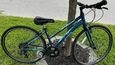 Diadora Modena Hybrid bike - Minor adjustment required to ride all gears smoothly. - 21 Speed The Di...