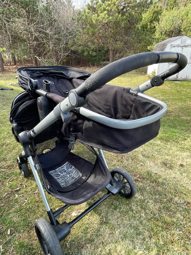 Evenflo pivot xpand travel system in Strollers, Carriers & Car Seats in Annapolis Valley