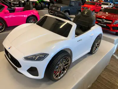 The Officially Licensed Maserati Gran Cabrio flaunts a spectacular design that encompasses EVA-Rubbe...