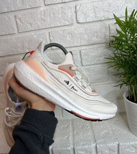 Women’s running shoes Adidas Ultraboost Light X Parley size 8,5