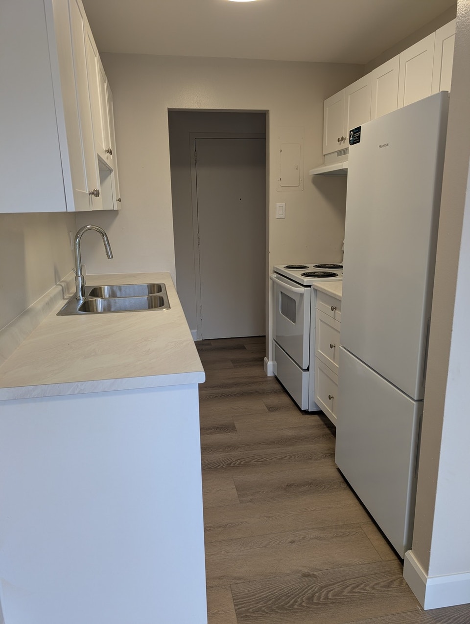 Renovated 2 Bedroom Apartment 4