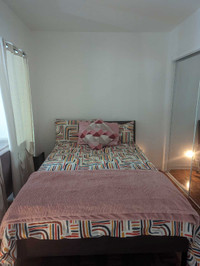 Bed + mattress/ Lit+ matelas 
