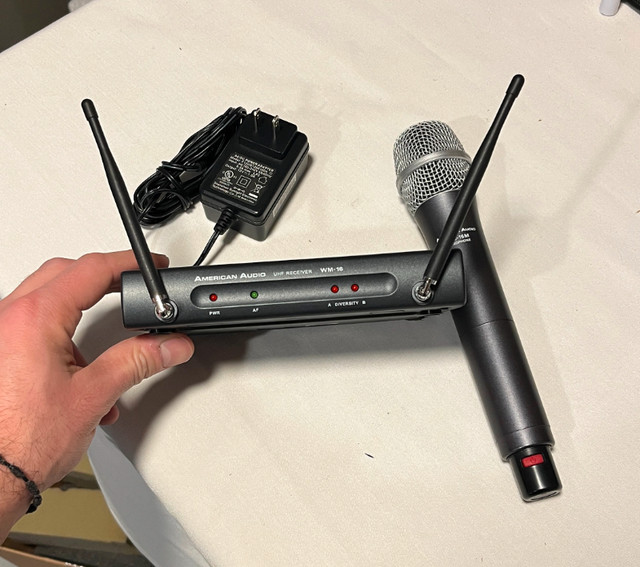 American Audio Wireless Microphone kit in Performance & DJ Equipment in Mississauga / Peel Region