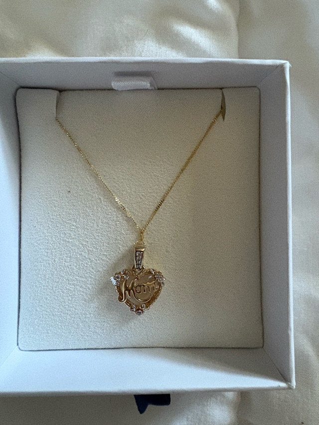 Mom Heart Pendant w/ Chain in Jewellery & Watches in Edmonton