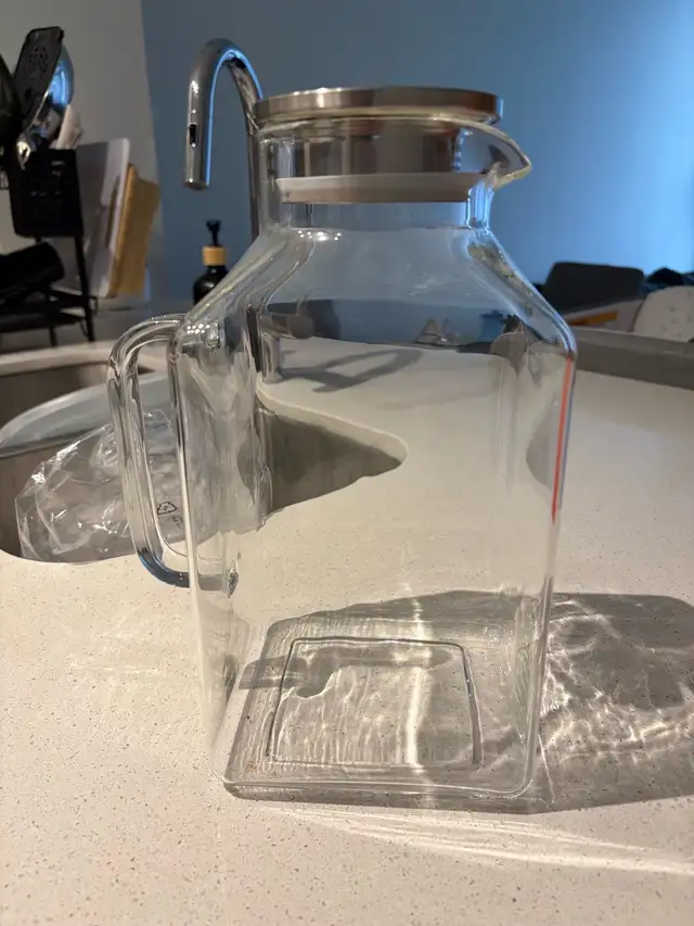 Glass Pitcher414907915505520641